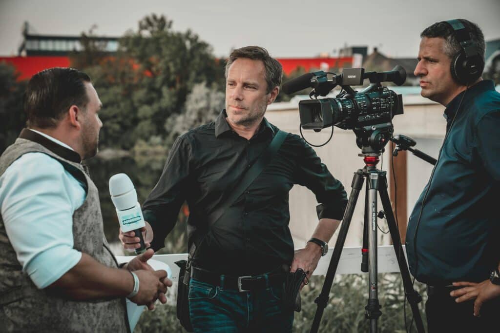Backstage riprese video, camera su set corporate