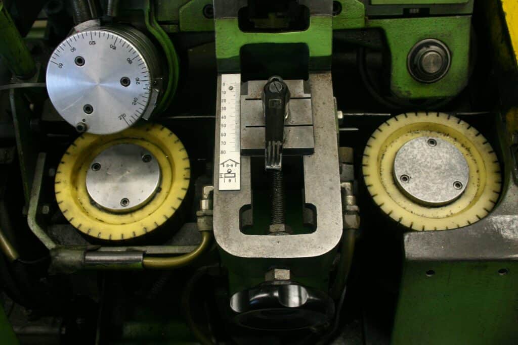 Macchinari in fabbrica, dettaglio lavorazione industriale
